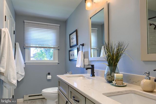 831 RIDGEWOOD DR, Mechanicsburg, PA 17050