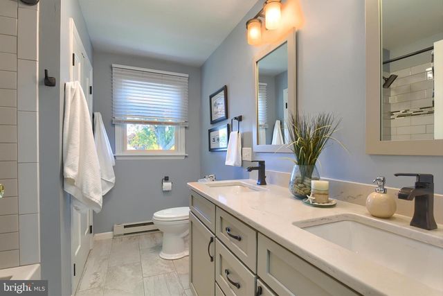 831 RIDGEWOOD DR, Mechanicsburg, PA 17050