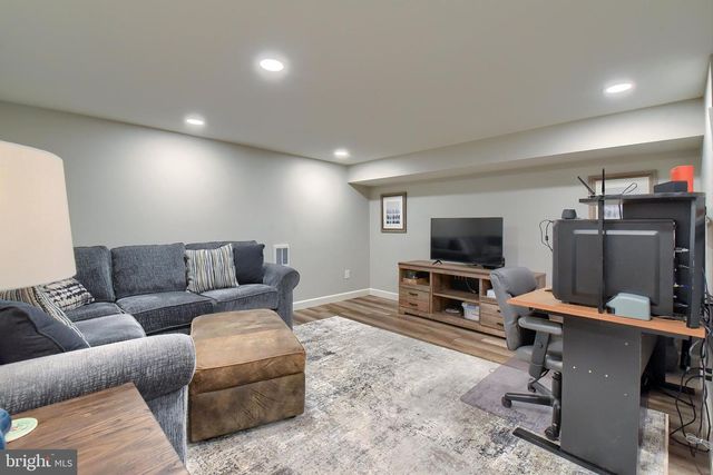 831 RIDGEWOOD DR, Mechanicsburg, PA 17050