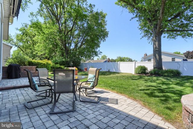 831 RIDGEWOOD DR, Mechanicsburg, PA 17050