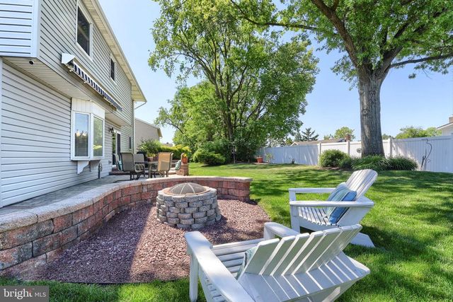 831 RIDGEWOOD DR, Mechanicsburg, PA 17050