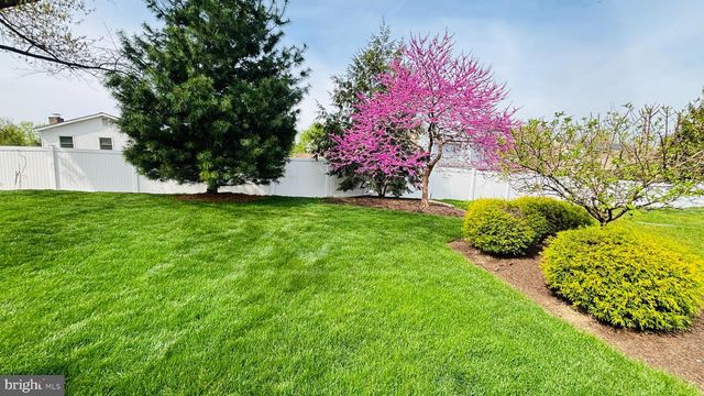 831 RIDGEWOOD DR, Mechanicsburg, PA 17050