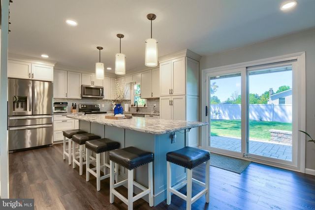 831 RIDGEWOOD DR, Mechanicsburg, PA 17050