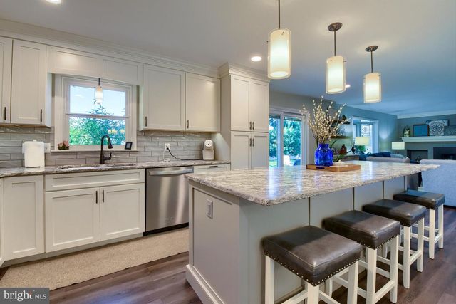 831 RIDGEWOOD DR, Mechanicsburg, PA 17050