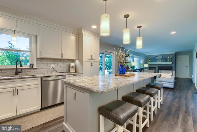 831 RIDGEWOOD DR, Mechanicsburg, PA 17050