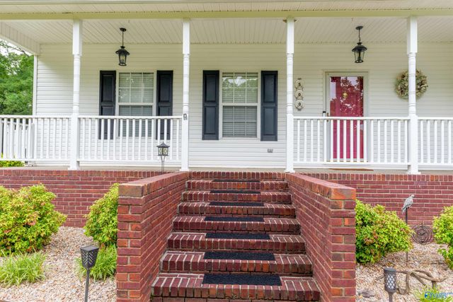 500 Plantation Drive, Killen, AL 35645