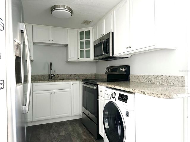 912 LAKE DESTINY ROAD D, Altamonte Springs, FL 32714