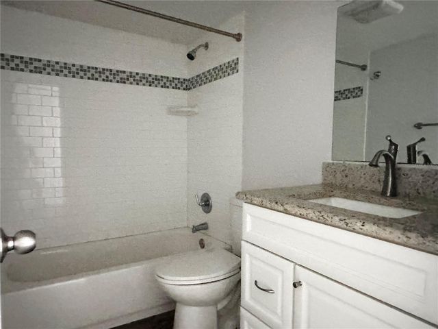 912 LAKE DESTINY ROAD D, Altamonte Springs, FL 32714