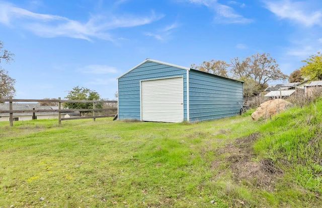 5688 Cox Dr, Valley Springs, CA 95252