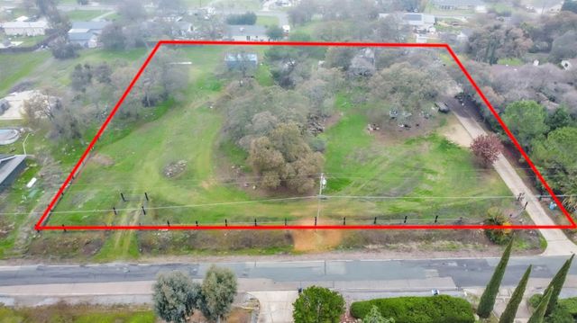 5688 Cox Dr, Valley Springs, CA 95252