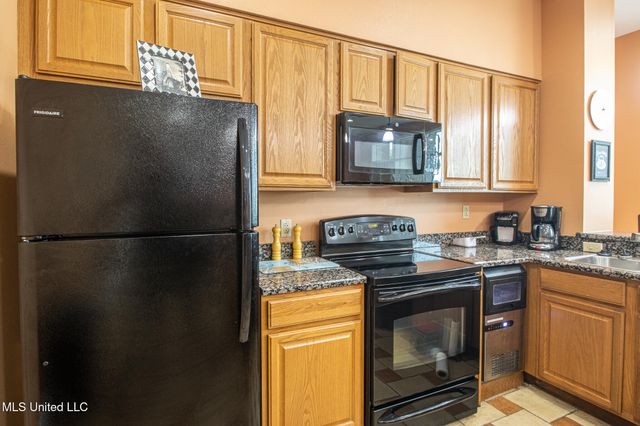 2230 Beach Drive, 307, Gulfport, MS 39507