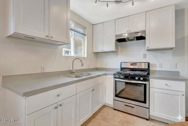 7322 Lindley Avenue, Reseda, CA 91335