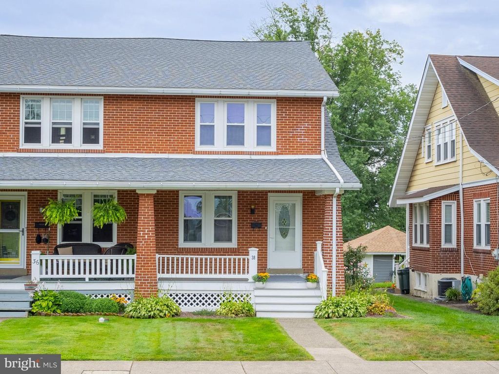 38 W SUMMIT ST, SOUDERTON, PA 18964 — exterior