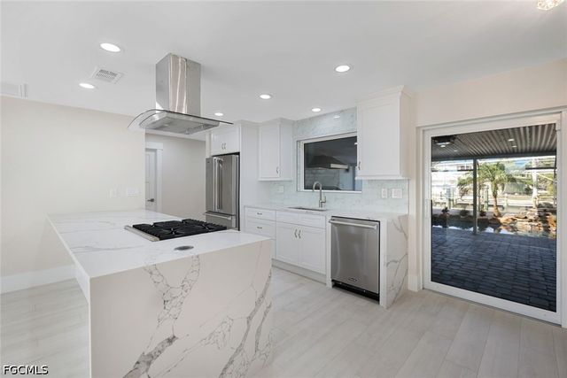 22 Palmview BLVD, Fort Myers Beach, FL 33931