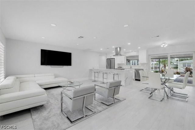 22 Palmview BLVD, Fort Myers Beach, FL 33931