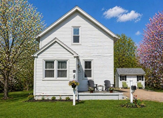 65 Maple Avenue, Middletown, RI 02842