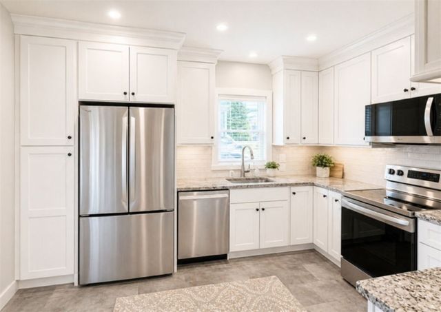 65 Maple Avenue, Middletown, RI 02842