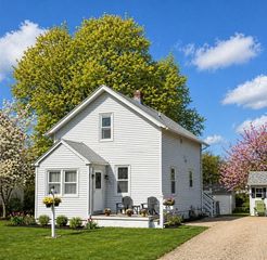 65 Maple Avenue, Middletown, RI 02842