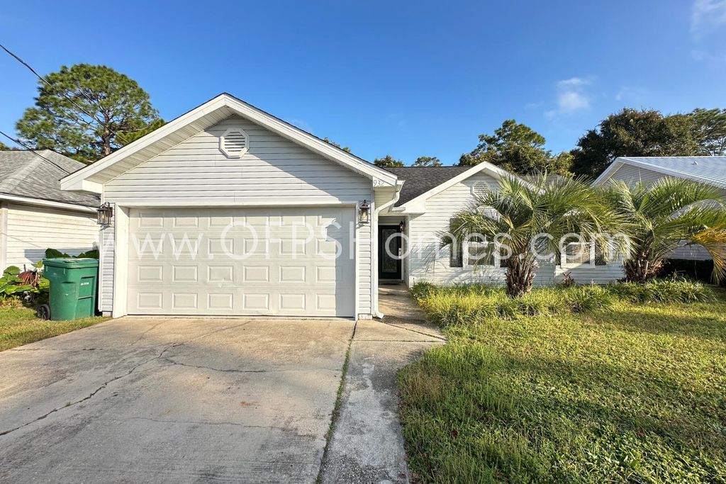 932 Emily Circle, Fort Walton Beach, FL 32547