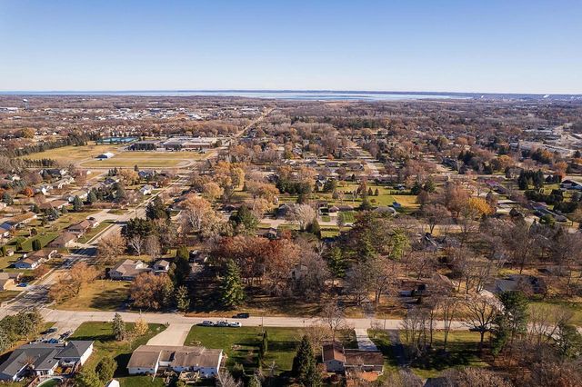 1164 BEECHWOOD DRIVE, Green Bay, WI 54313