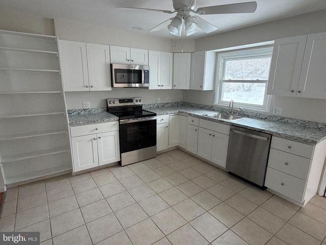 1601 WOODCREST RD, Harrisburg, PA 17112