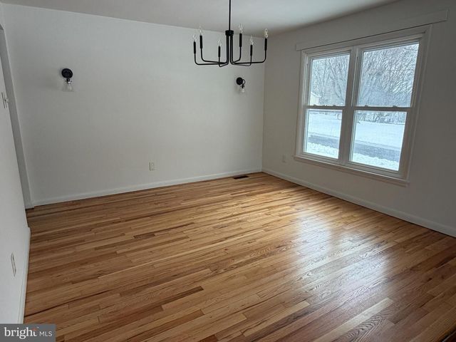 1601 WOODCREST RD, Harrisburg, PA 17112