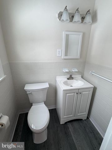 1601 WOODCREST RD, Harrisburg, PA 17112