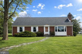 1601 WOODCREST RD, Harrisburg, PA 17112