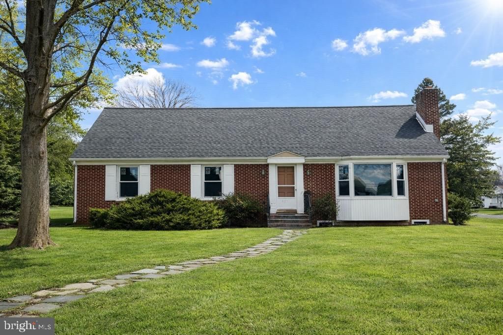 1601 WOODCREST RD, Harrisburg, PA 17112