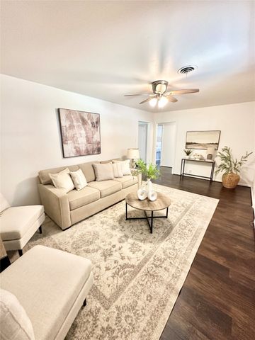 1715 Morningside Drive, Gainesville, TX 76240