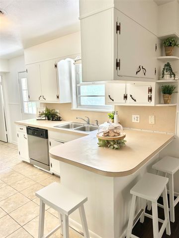 1715 Morningside Drive, Gainesville, TX 76240