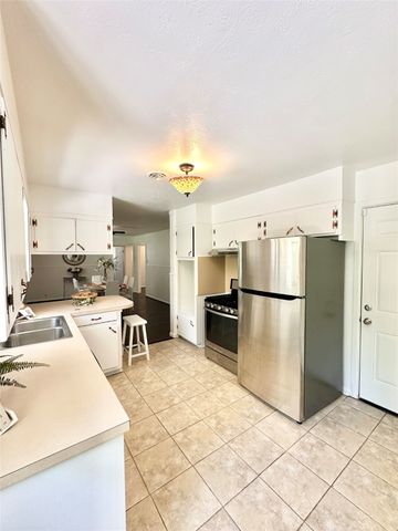 1715 Morningside Drive, Gainesville, TX 76240