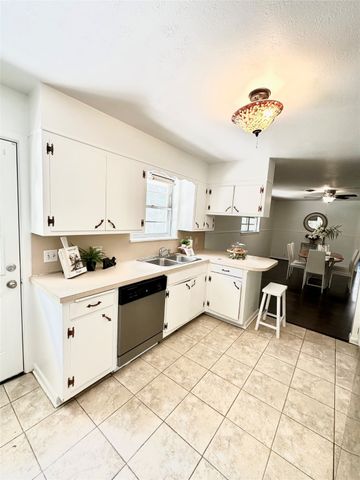 1715 Morningside Drive, Gainesville, TX 76240