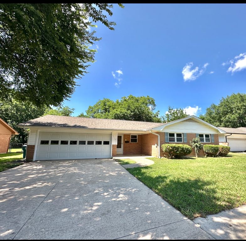 1715 Morningside Drive, Gainesville, TX 76240