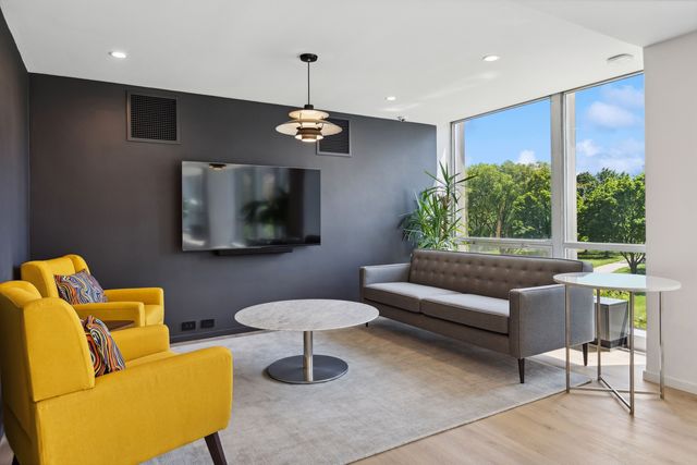 330 W DIVERSEY Parkway 1708, Chicago, IL 60657