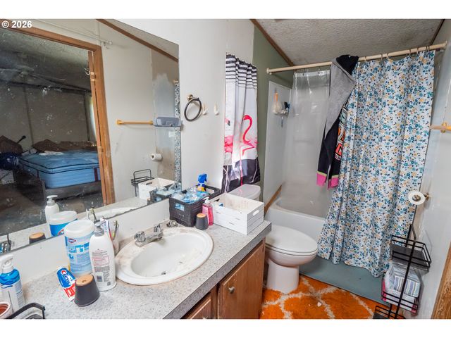 496 SCOTTS GLEN Dr, Springfield, OR 97477