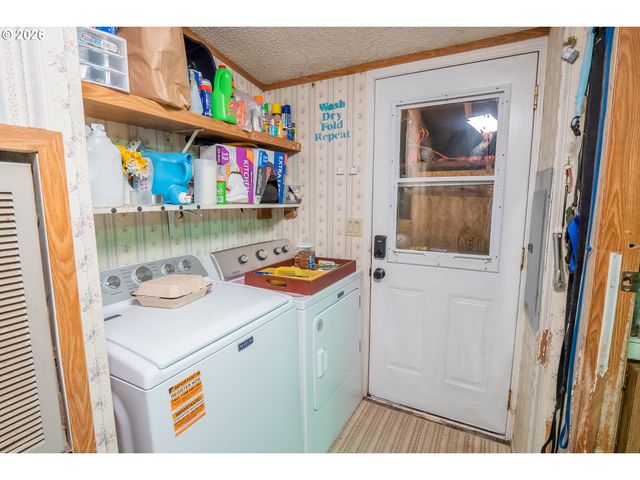 496 SCOTTS GLEN Dr, Springfield, OR 97477