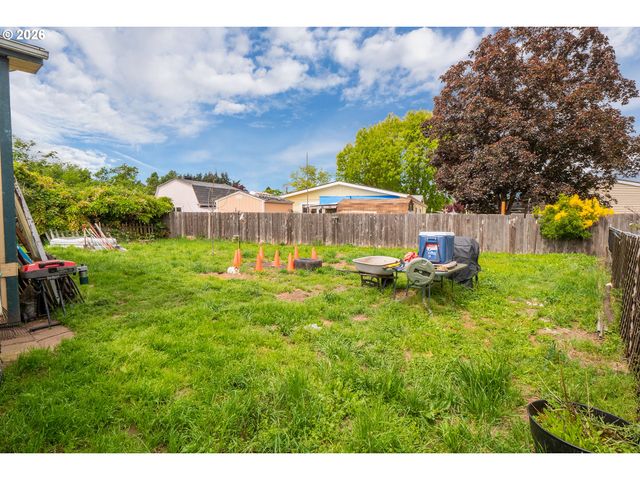 496 SCOTTS GLEN Dr, Springfield, OR 97477