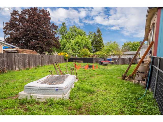 496 SCOTTS GLEN Dr, Springfield, OR 97477