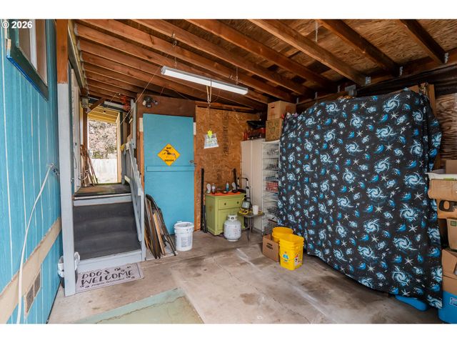 496 SCOTTS GLEN Dr, Springfield, OR 97477