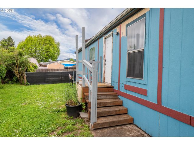 496 SCOTTS GLEN Dr, Springfield, OR 97477