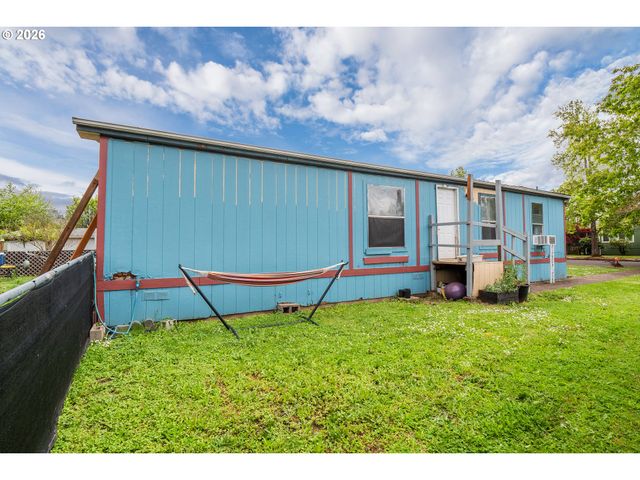 496 SCOTTS GLEN Dr, Springfield, OR 97477
