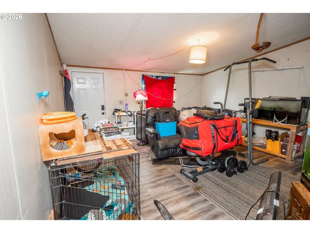 496 SCOTTS GLEN Dr, Springfield, OR 97477