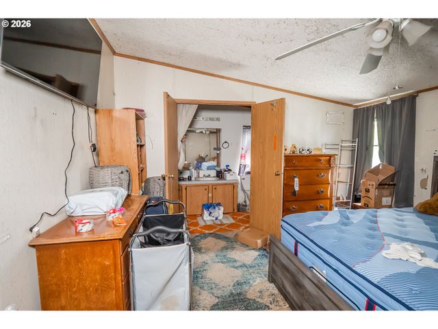 496 SCOTTS GLEN Dr, Springfield, OR 97477