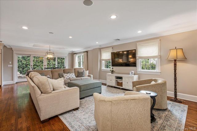 12 Whitehall Road, Rockville Centre, NY 11570