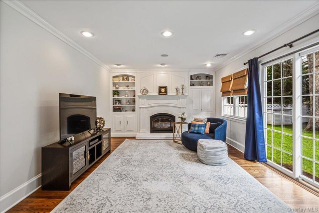 12 Whitehall Road, Rockville Centre, NY 11570