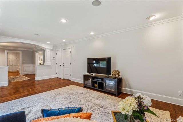 12 Whitehall Road, Rockville Centre, NY 11570