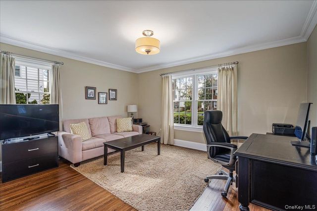 12 Whitehall Road, Rockville Centre, NY 11570