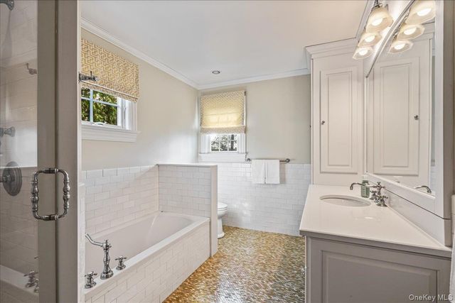 12 Whitehall Road, Rockville Centre, NY 11570