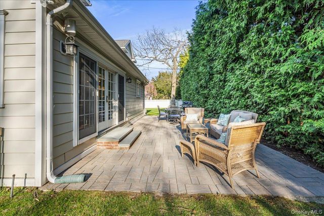 12 Whitehall Road, Rockville Centre, NY 11570